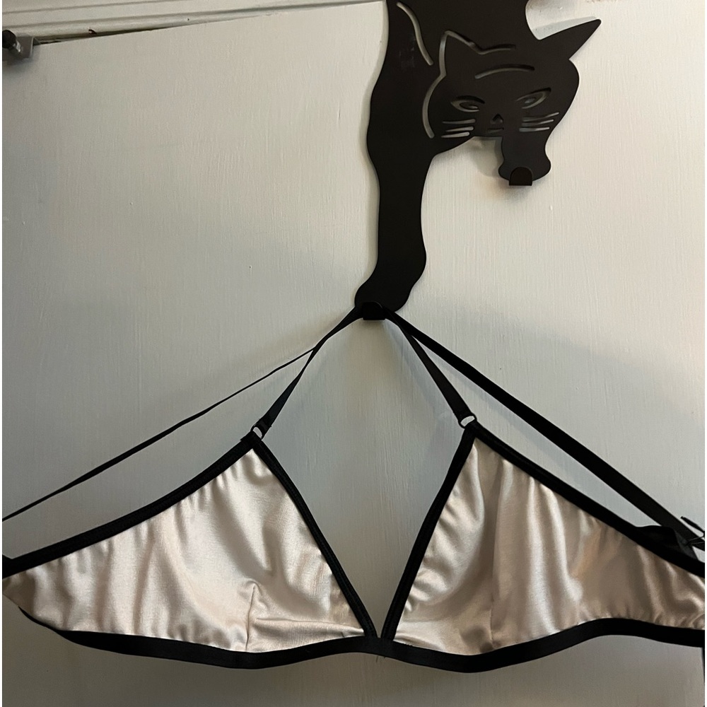 NWT $35 WIDOW | Light Champagne | Slinky Spandex Triangle Bra | Size M